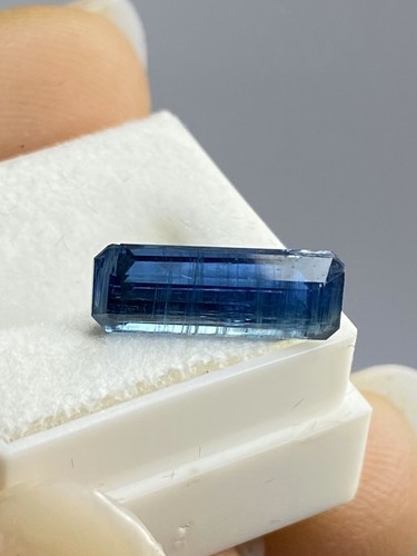 Facetador, DISTENO/KYANITA azul (2,16 cts) faceta de cianita azul, Tanzania - Imagen 5 de 7