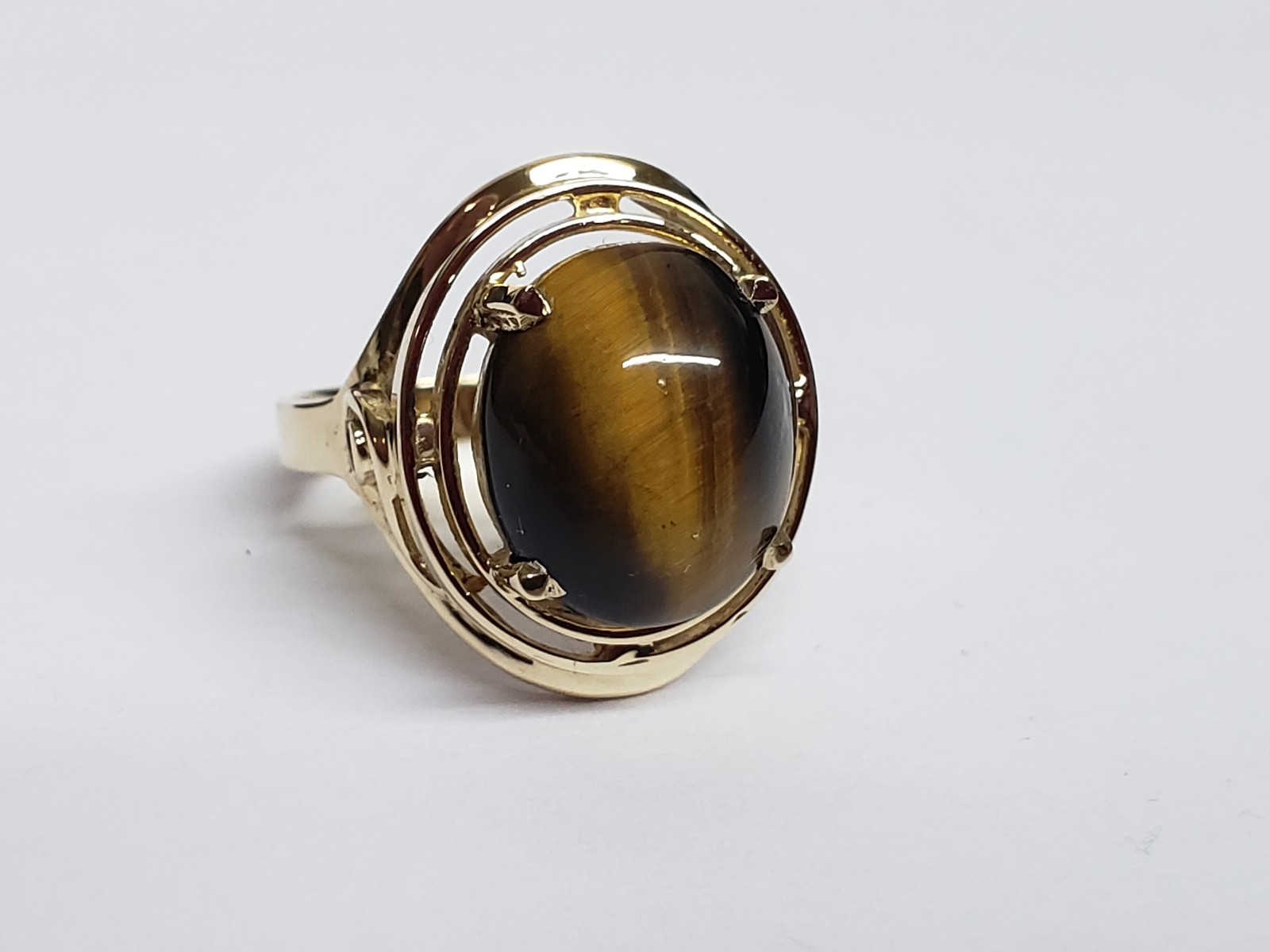 Vintage Women’s solid 14kt yellow gold Tigers Eye Ring Size 6.5 Vintage Women’s solid 14kt yellow gold Tigers Eye Ring Size 6.5