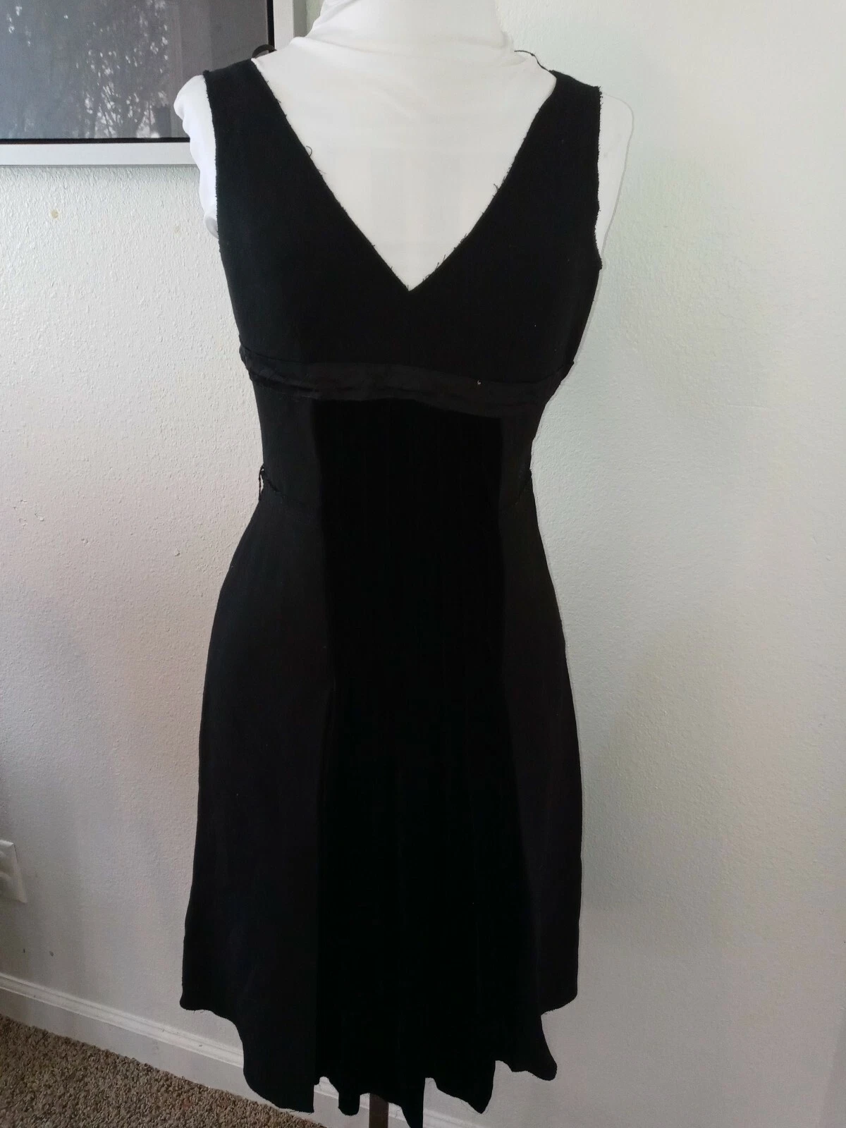 Abito senza maniche Prada nero velluto e poliestere a pieghe svasato cucito taglia 38 8