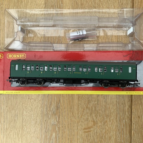 HORNBY 'OO' GAUGE R4882A SR BULLEID SUBURBAN COMPOSITE 5719 COACH