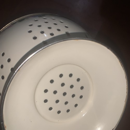Rustic Enamel Colander on Steel Ivory Brass Handle W/ Floral Print 3 Qt - Picture 3 of 9