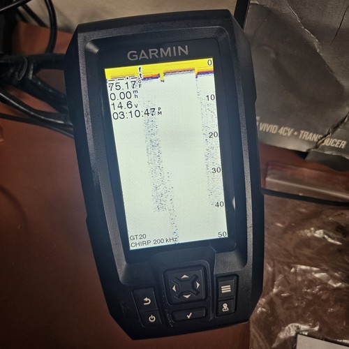Garmin Striker Vivid 4cv GPS w/ Transducer Fish Finder w/ Mount Works Great - Picture 4 of 11
