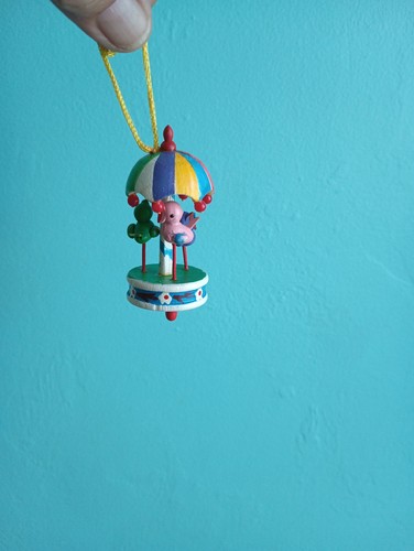 Vintage 8 Miniatur Holz handbemalte Weihnachtsschmuck Karussells, Vögel - Bild 2 von 5