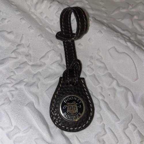 Rare DOONEY & BOURKE Key Fob Bag Charm Hang Tag Crest Pebble Leather strap Brown - Picture 3 of 7