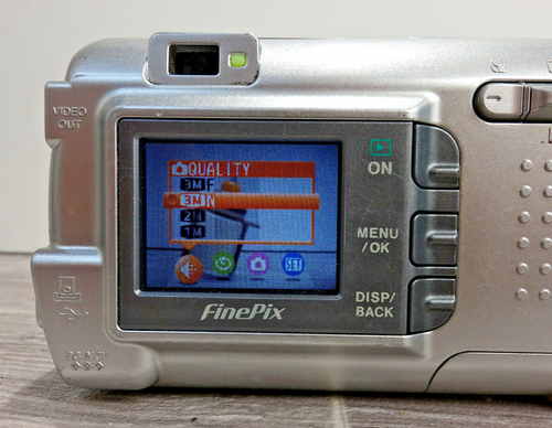 Fujifilm FinePix A330 3.2MP Digital Camera (Working but chipped battery door) - Picture 13 of 14