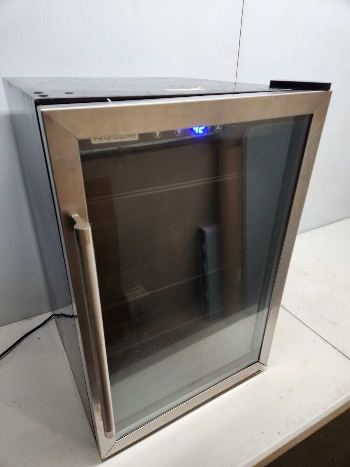 Frigidaire EFMIS155 Glass Door Beverage Display Cooler Working eBay