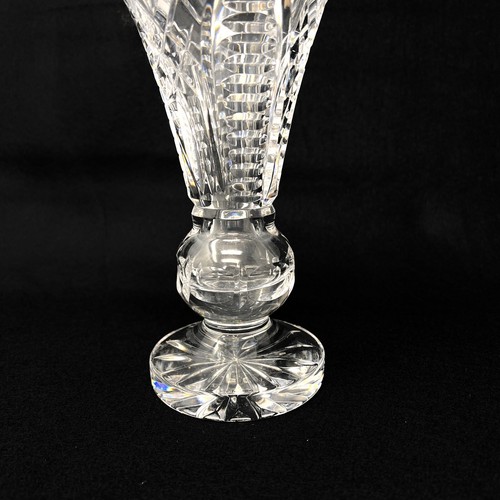 Waterford Clare 8" Footed Flower Vase, Cut glass Lead Crystal Scalloped Edge - Picture 3 of 6