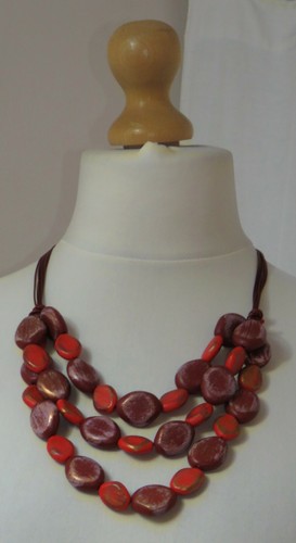 NUEVO CON ETIQUETAS, LAGENLOOK, DECLARACIÓN, BORGOÑA Y ROJO, CUENTAS GRUESAS, COLLAR CORTO - Imagen 4 de 12