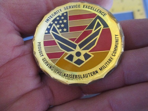 USAF KMC, Kaiserslautern Comunità Militare 5/6 Club Challenge Coin - Foto 6 di 8