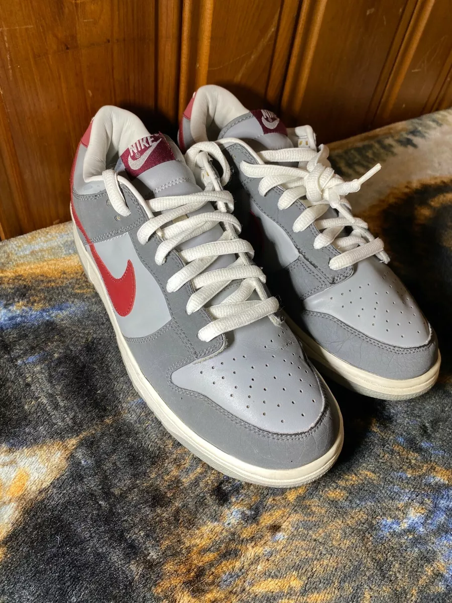 Well worn white and top sliver nike dunks low