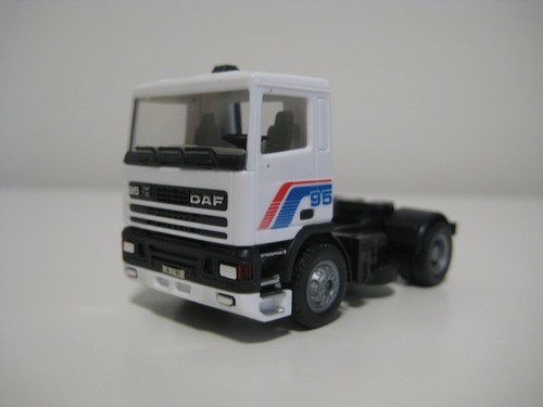 Herpa H0 869000 - Camión DAF 95 blanco con dos ejes