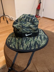 nike bucket hat camo