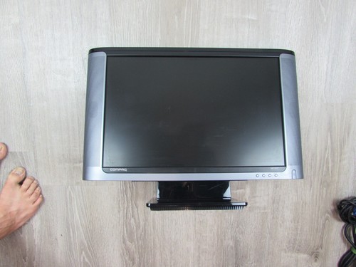 Compaq WF1907 19" Monitor - Picture 1 of 10