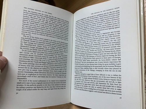 1976 "THE NATURAL HISTORY OF THE HORSE" ILLUSTRATED HARDBACK BOOK (P4) - Picture 13 of 17