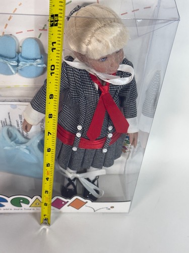2005 LEEANN Limited Edition Blonde Doll And Accessories 12" Tall W/ Box 2005 - Picture 11 of 11