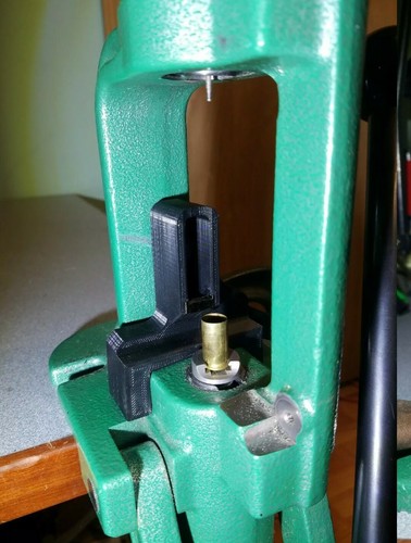 3D printed Supreme primer chatcher w/hose to funnel primers to your trash box. - Bild 2 von 3