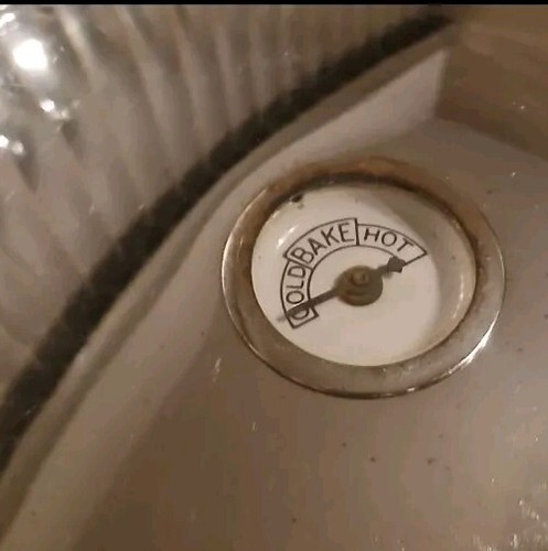 VINTAGE ELECTRAHOT WAFFEL IRON Model 148 W/ORIGINAL CORD IN WORKING COND - Picture 3 of 9