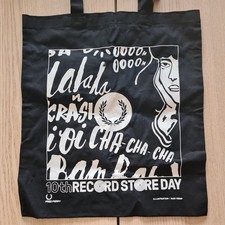 Record Store Day Fred Perry torba na zakupy 10. rocznica ilustracja Suzi Kemp