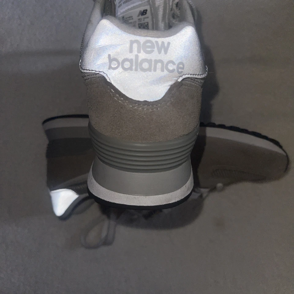 New Balance Women's 574 V2 Essential Sneaker - Image 4 of 4