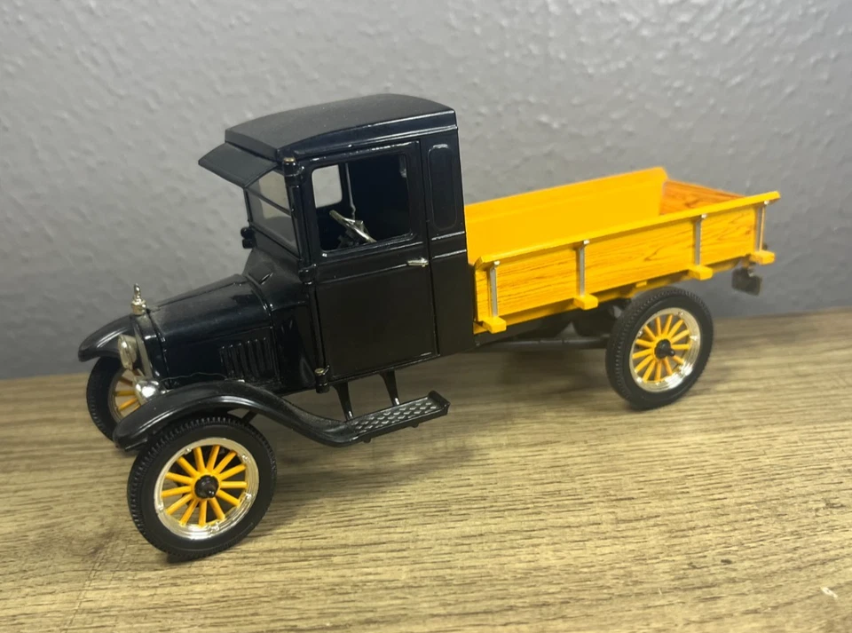 Signature Models - 1923 Ford Model TT Pick Up Truck - Black - 1:32 Diecast - Image 4 of 4