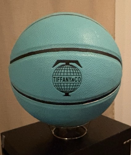 Tiffany & Co. x Spalding Collaboration Basketball - Picture 7 of 11