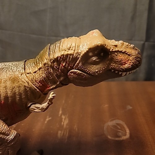 Lote de 9 Jurassic World. 8 dinosaurios incluyendo Battle T-Rex, azul, Slasher, Jeep - Imagen 16 de 24