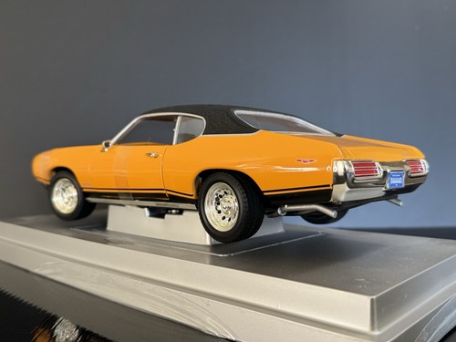 1969 Pontiac GTO Dark Yellow 81348 Code With Soft 10’s CRAGAR Wheels 1/18 Sample - Picture 7 of 11