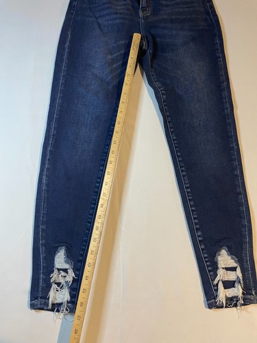 Pantalones de mezclilla ajustados al tobillo KanCan Signature para mujer 28 azul lavado oscuro desgastados - Imagen 2 de 5