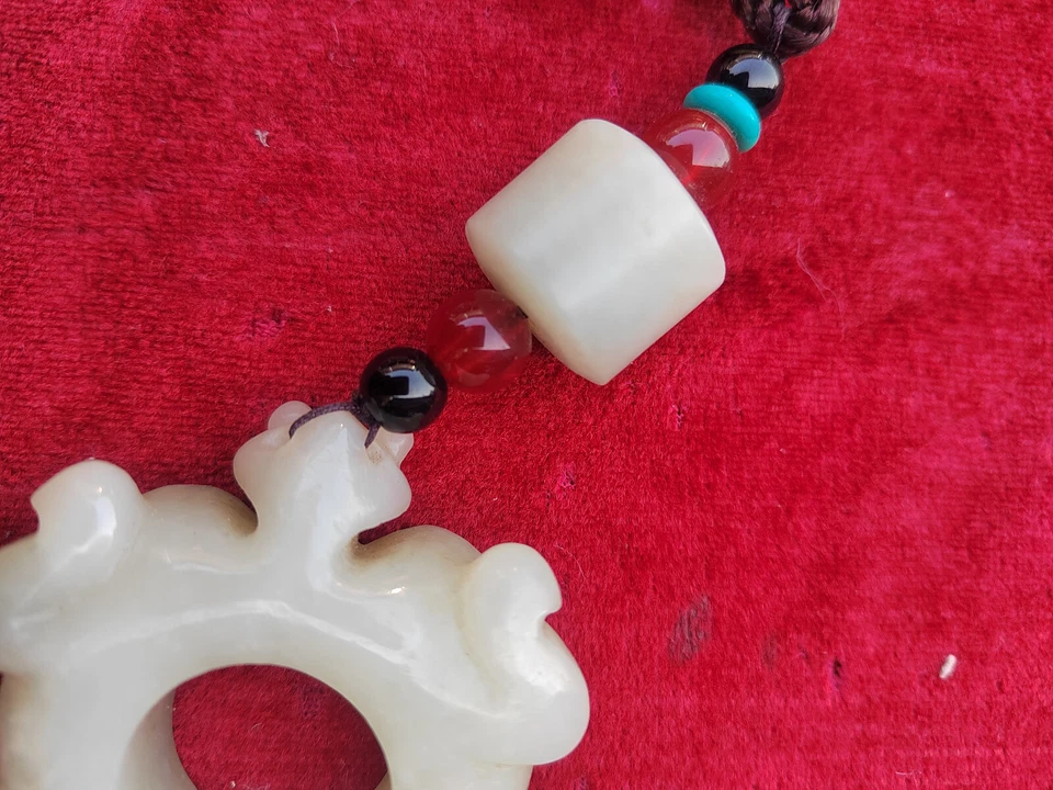 Arte exquisito y exquisito, colgantes chinos antiguos de animales tallados en jade blanco Foto 4 de 4