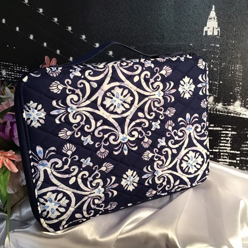 Vera Bradley Tablet Cover & Organizer 10 inch STEEL BLUE MEDALLION NWT RV$59 - Picture 2 of 11