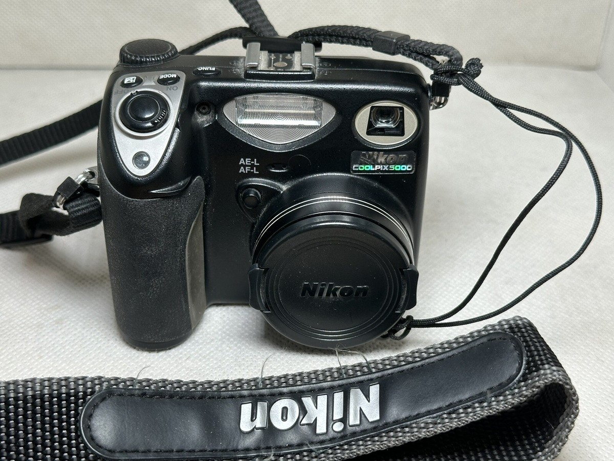 Nikon Coolpix 5000 Bridge Compact 5.0 MP Digital Camera