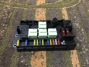 04 range rover hse l322 power fuse box oem a ebay XJ Fuse Box image is loading 04 range rover hse l322 power fuse box