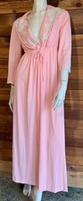 VINTAGE 1970s VANITY FAIR PEACH NIGHTGOWN 32 ROBE 34 SET  14147