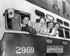 JACKIE GLEASON AUDREY MEADOWS ART CARNEY "THE HONEYMOONERS"  8X10 PHOTO (EE-167)