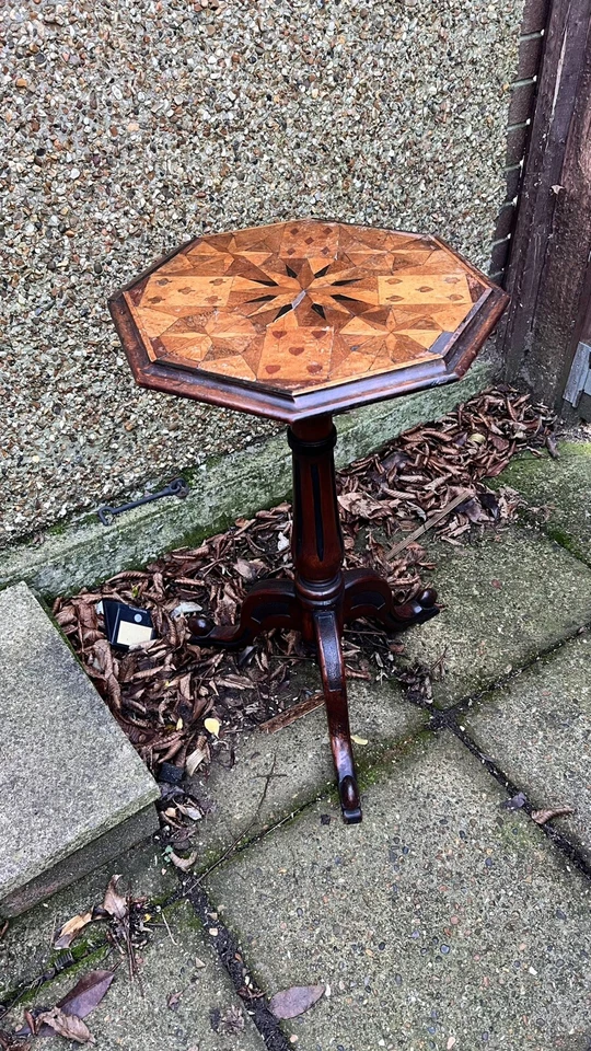 Mesa de cartas antigua - Mesa auxiliar con incrustaciones de chapa - Victoriana temprana - Cartas de juego Foto 2 de 4