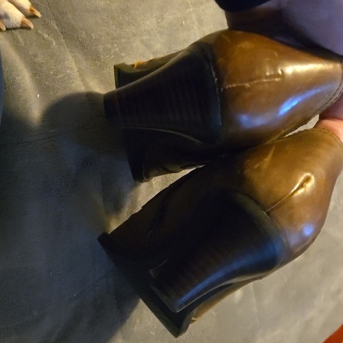 Born Brand Leather Size 11 Heeled Ankle booties zipper side - Picture 4 of 10