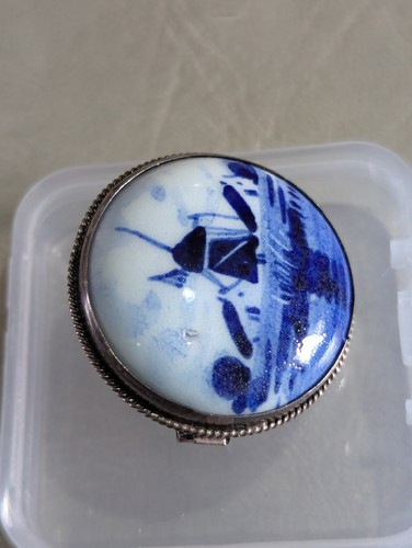 Vintage Delft Brooch/ Silver Mount/ V.K. Holland - Picture 2 of 4