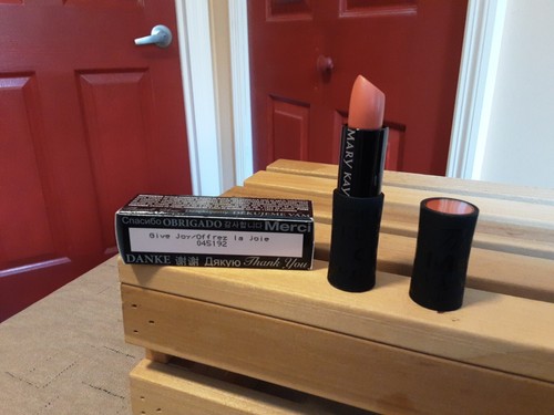 Mary Kay Creme Lipstick Give Joy #045192 - .13 OZ. - NIB - FREE SHIPPING - Picture 2 of 5