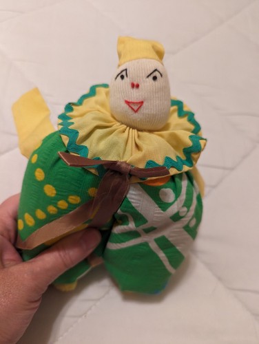 Bambola pagliaccio fatta a mano panno senza marchio verde giallo bianco