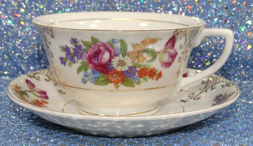 VINTAGE JAPAN PORCELIAN CHINA CUP & SAUCER SET FLOWERS GOLD TRIM - Picture 3 of 7