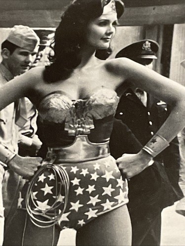 VTG Lynda Carter 1970 Wonder Woman Photo Print Black &White Military Background - Bild 3 von 12