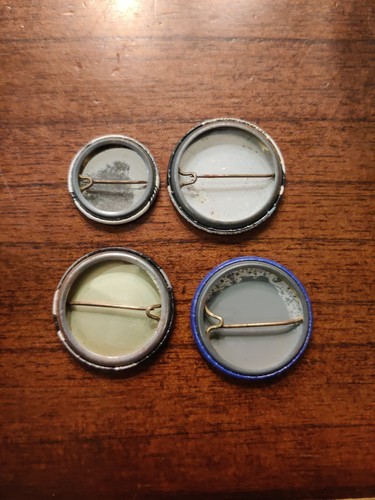 Vintage 80er Bands 4 Pinback Anstecker Pins U2 The Police The Beat - Bild 2 von 2