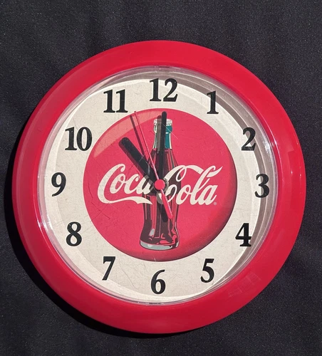 Vintage Diner Style Coca Cola 8.5" Round Plastic Battery Operated Clock