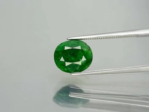 💎 4.33ct 10.2x8.8mm Oval Natural Green Tsavorite Garnet - Tanzania Gemstone - Video 1 of 1