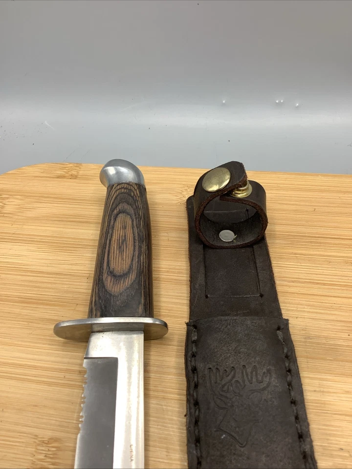 2 Fixed Blade Stainless Steel Knives With Sheaths. - Image 2 of 4