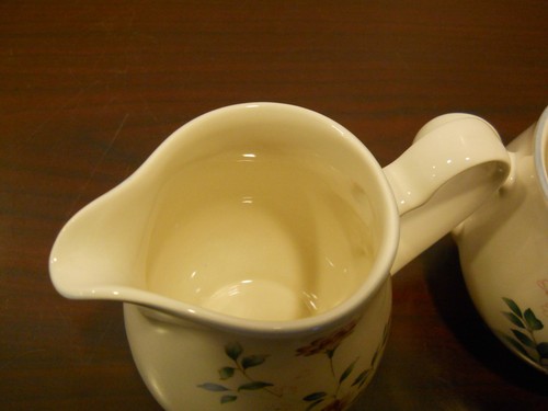 NORITAKE KELTCRAFT "CORTLAND" 12 OUNCE CREAMER MINT AND SUGAR BOWL - Picture 4 of 4