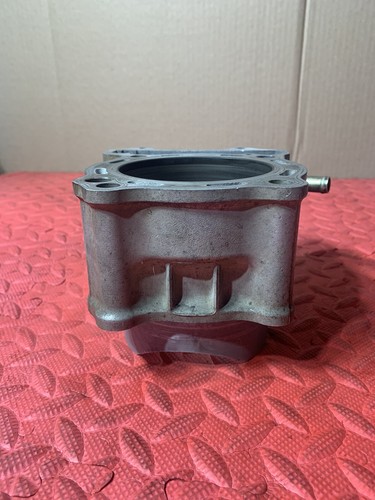 2003-2008 2007 Suzuki LTZ400 Engine Cylinder - Picture 4 of 9