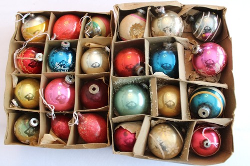 24 VINTAGE VARIETY GLASS STENCIL MICA CHRISTMAS TREE ORNAMENTS-SHINY BRITE ETC. - Picture 8 of 8