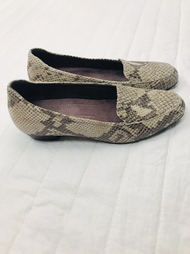 Clarks Everyday Womens Size 7.5 Juliet Lora Loafer Slip On  - Picture 2 of 5