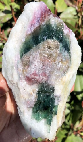 Muestra de piedra áspera cristal turmalina color sandía natural 512 g ia8301 - Imagen 7 de 12